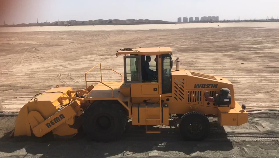 WB21H，蘭州機(jī)場(chǎng)路拌機(jī)灰土拌和